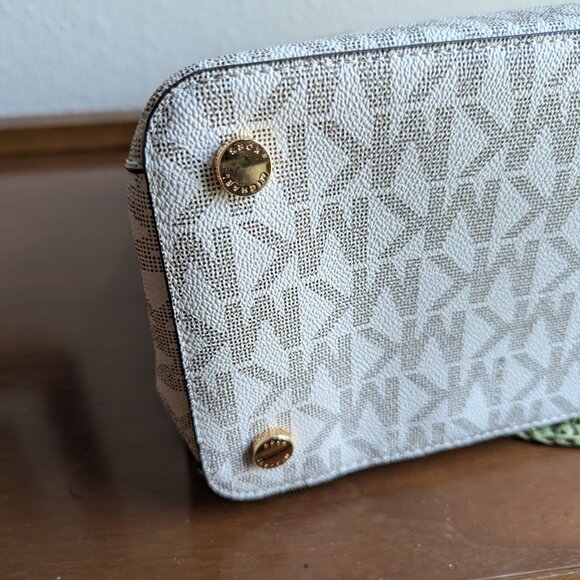 Michael Kors Lynn Vanilla Lugg MK Printed Large EW Satchel Bag - NWT $398 - Picture 6 of 11